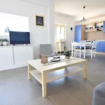 Apartament Sitting On The *