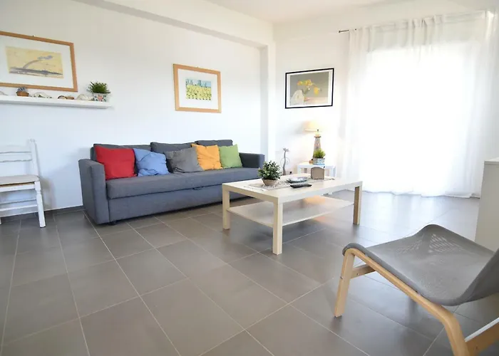 Sitting On The * פונטה סקה